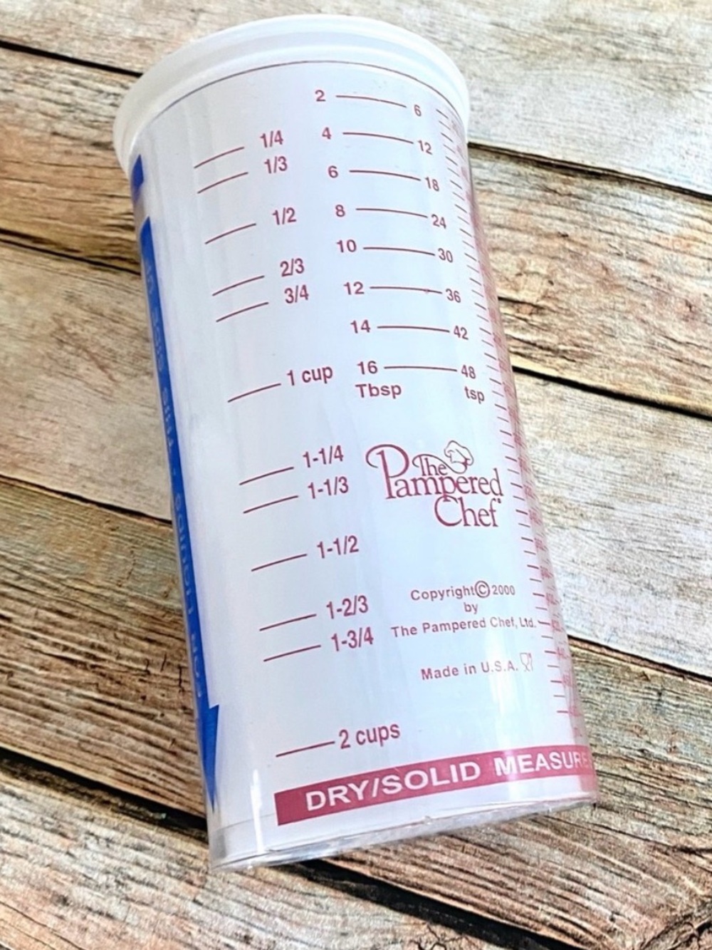 The Pampered Chef Clear Measuring Cup with Red Arrow and Blue Markings